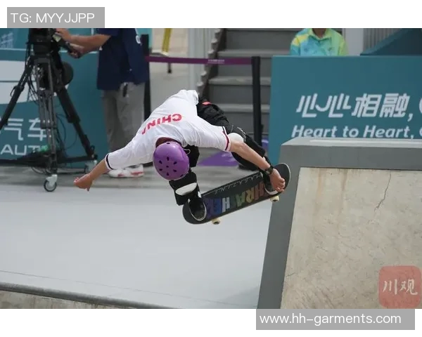 杭州街舞队在滑板精英赛中的团队协作表现分析与点评